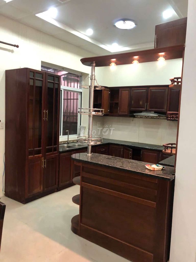 Tủ bếp gỗ tự nhiên chữ U. Mua bán Tủ, kệ gia đình tại Quận 7 Tp Hồ Chí Minh được đăng bởi Nguyễn Lâm hình 1
