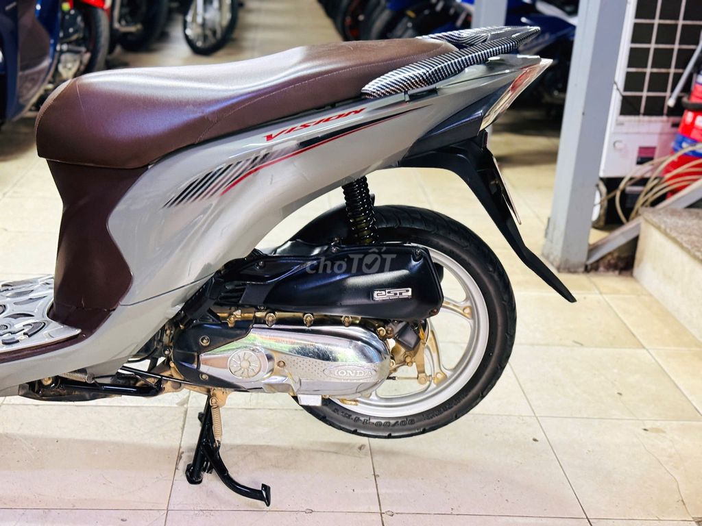 Honda Vision 110 серого цвета оригинал в отличном состоянии