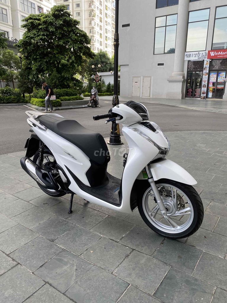 Honda SH ABS 2023 mới 99% 1 chủ mới đi 2000km