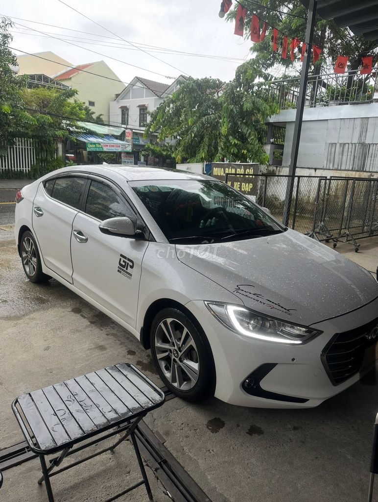 Hyundai Elantra AD số tự động 4 chỗ màu trắng. Mua bán Ô tô tại Thành phố Hội An Quảng Nam được đăng bởi Nguyễn Tấn Tường hình 3