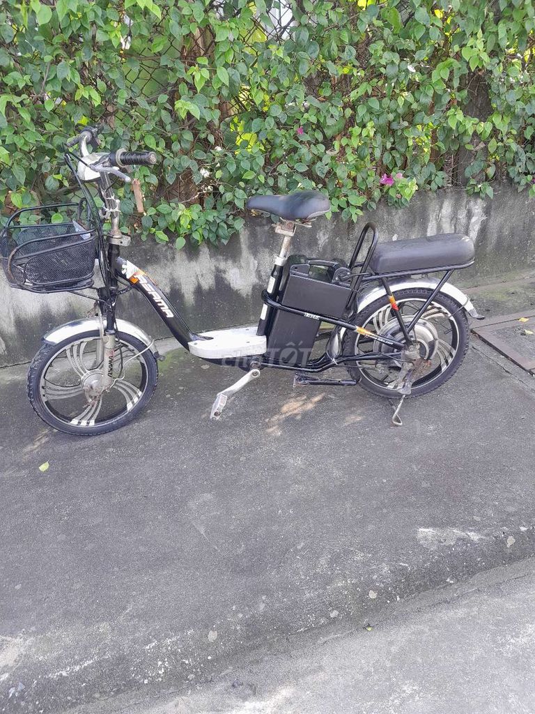 Xe đạp điện màu đen Đã qua sử dụng. Mua bán Xe điện tại Quận 12 Tp Hồ Chí Minh được đăng bởi Nguyễn Việt  hình 1