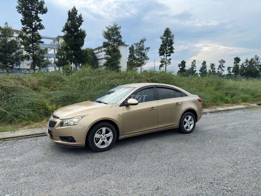Ô tô Chevrolet Cruze 2011 số sàn màu vàng cát. Mua bán Ô tô tại Thị xã Bến Cát Bình Dương được đăng bởi lâm hiền  hình 2