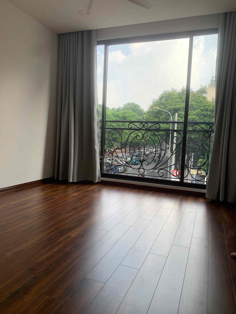 Cho thuê MP Quốc Tử Giám 30m2 x 4T kinh doanh tốt vỉa hè giá 20 triệu