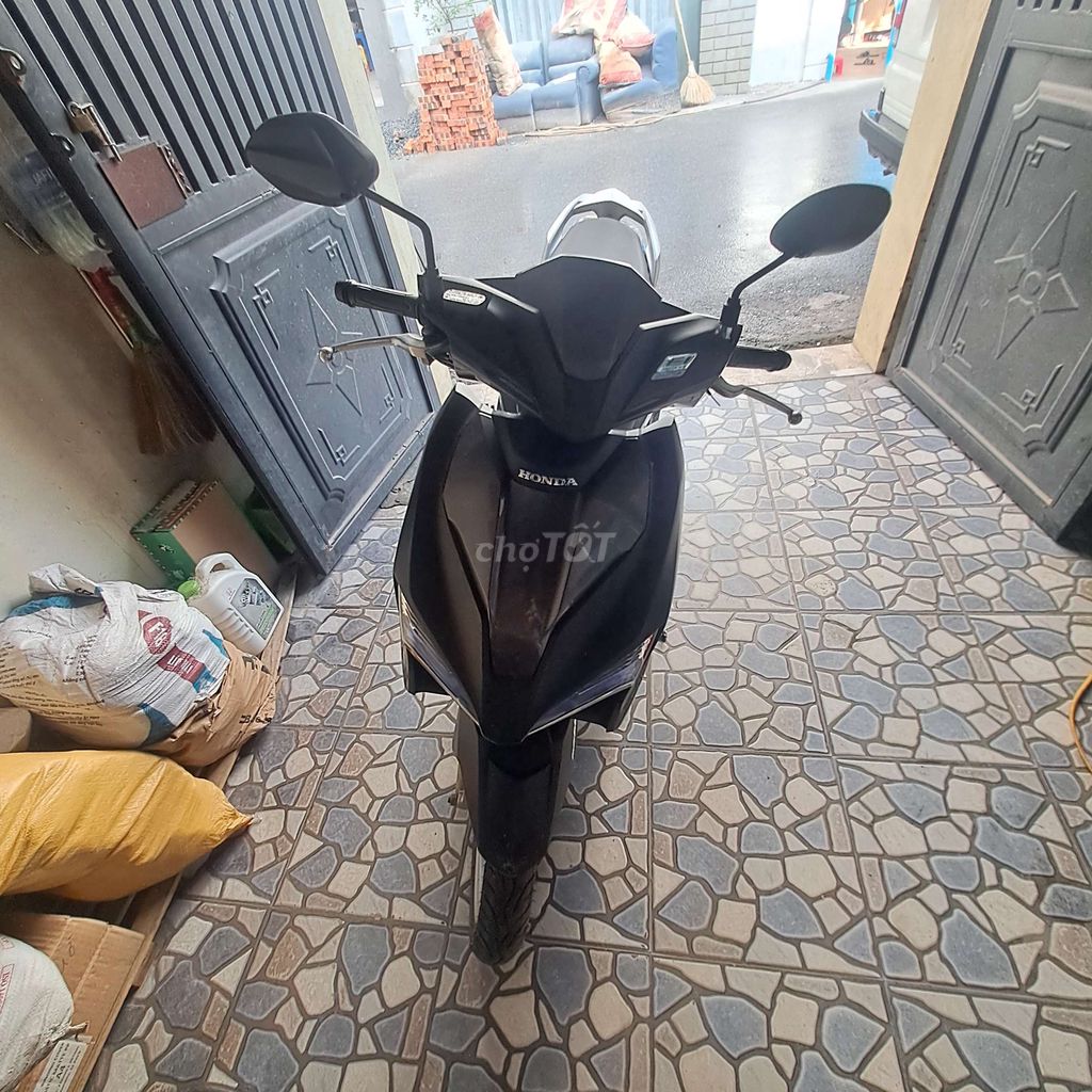 Bán xe honda tay ga air blade Fi 125cc. Mua bán Xe máy tại Huyện Hoài Đức Hà Nội được đăng bởi Sơn Lê hình 3