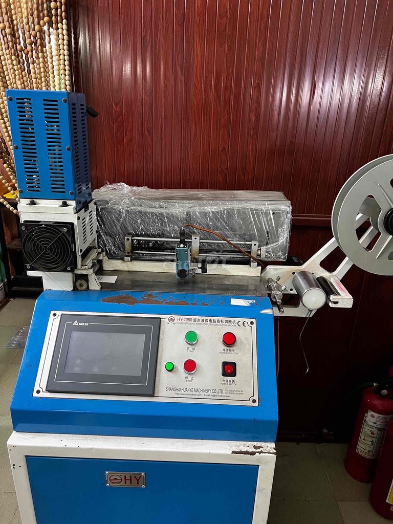 máy cắt tem nhãn bằng sóng âm HY-2080H đan sử dụng