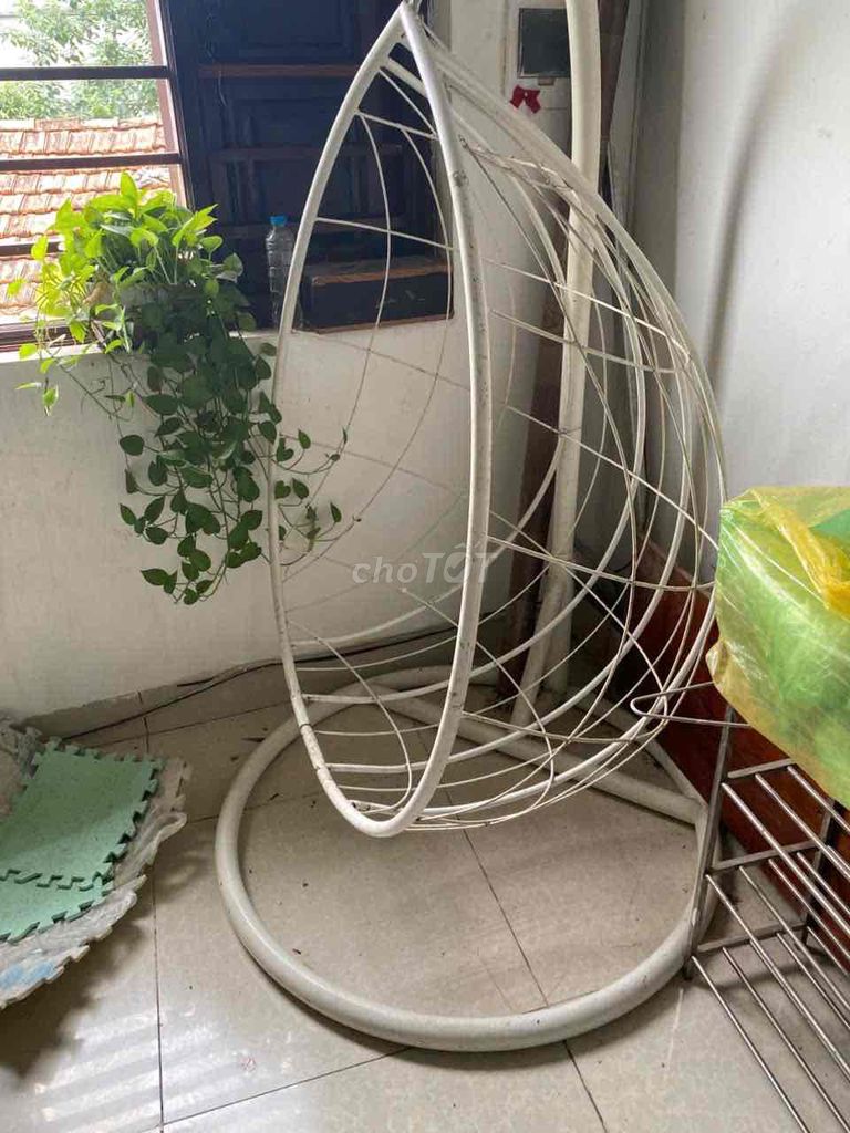 Ghế xích đu Kim loại Trắng Hiện đại. Mua bán Bàn ghế tại Quận Long Biên Hà Nội được đăng bởi Nguyễn Bá Anh hình 1