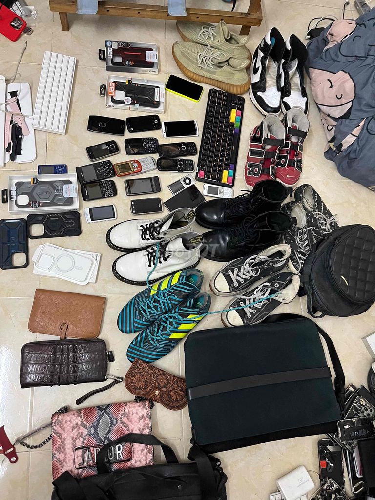 Giày doctor size 38-39 đen trắng túi cặp da ốp UAG. Mua bán Giày dép tại Quận Tân Phú Tp Hồ Chí Minh được đăng bởi Trương Hiệp hình 1