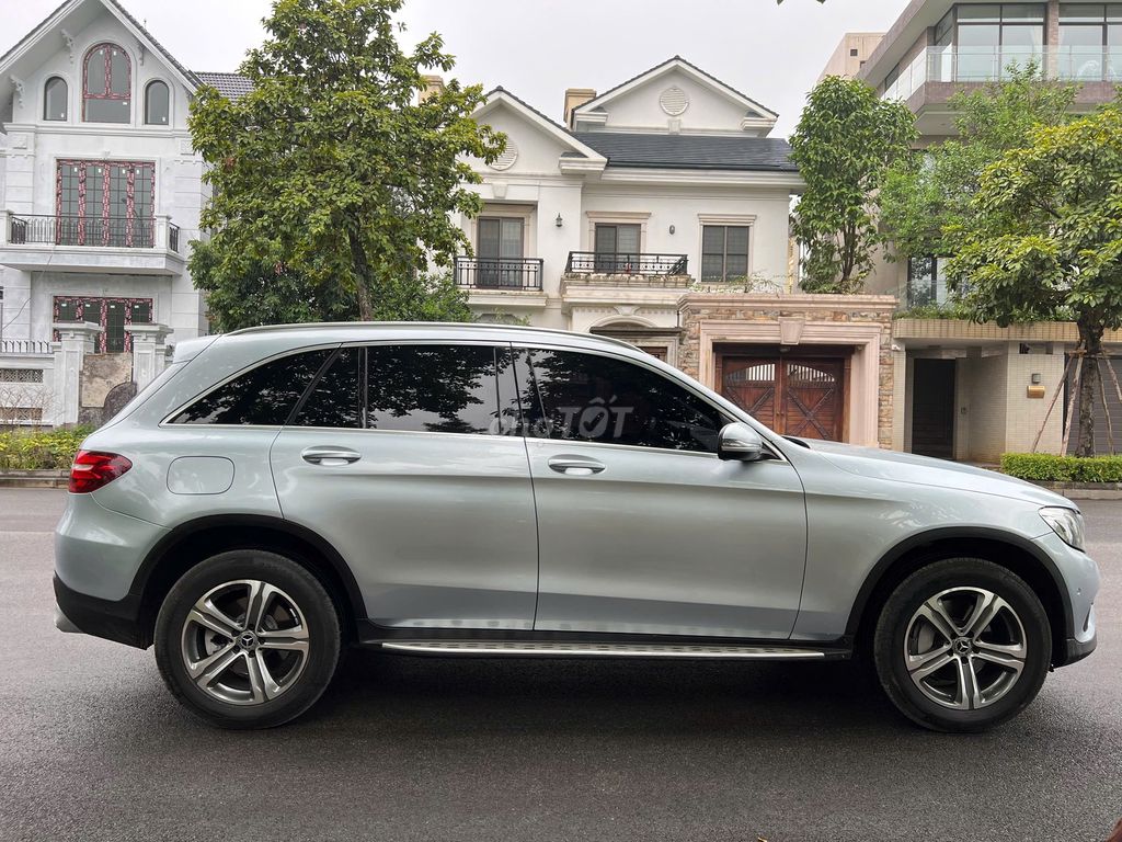 Mercedes Benz GLC 2018 250 4MATIC - 79999 km. Mua bán Ô tô tại Quận Long Biên Hà Nội được đăng bởi AUTO TÂN HƯNG THỊNH hình 8