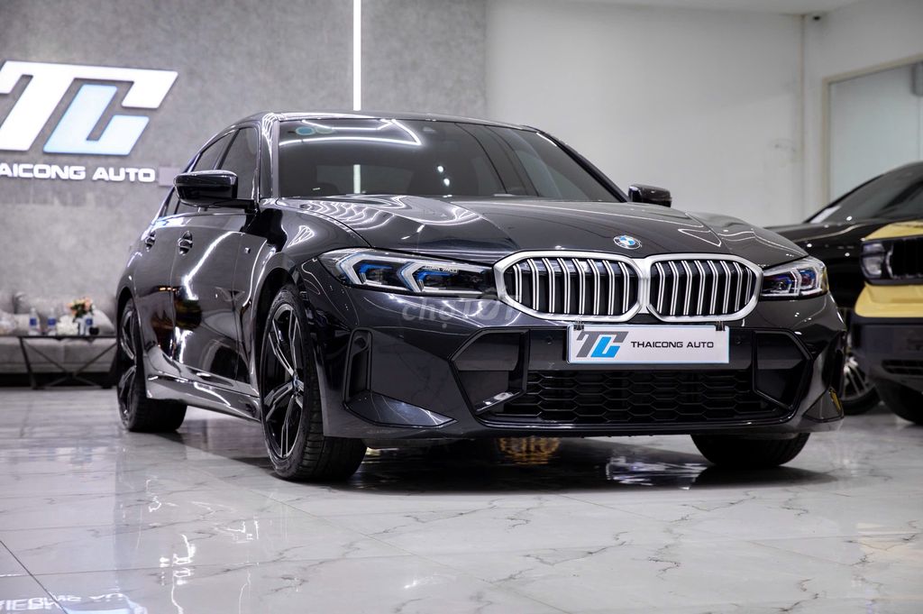Серфер для серфинга BMW 330i M-Sport 2023, черный