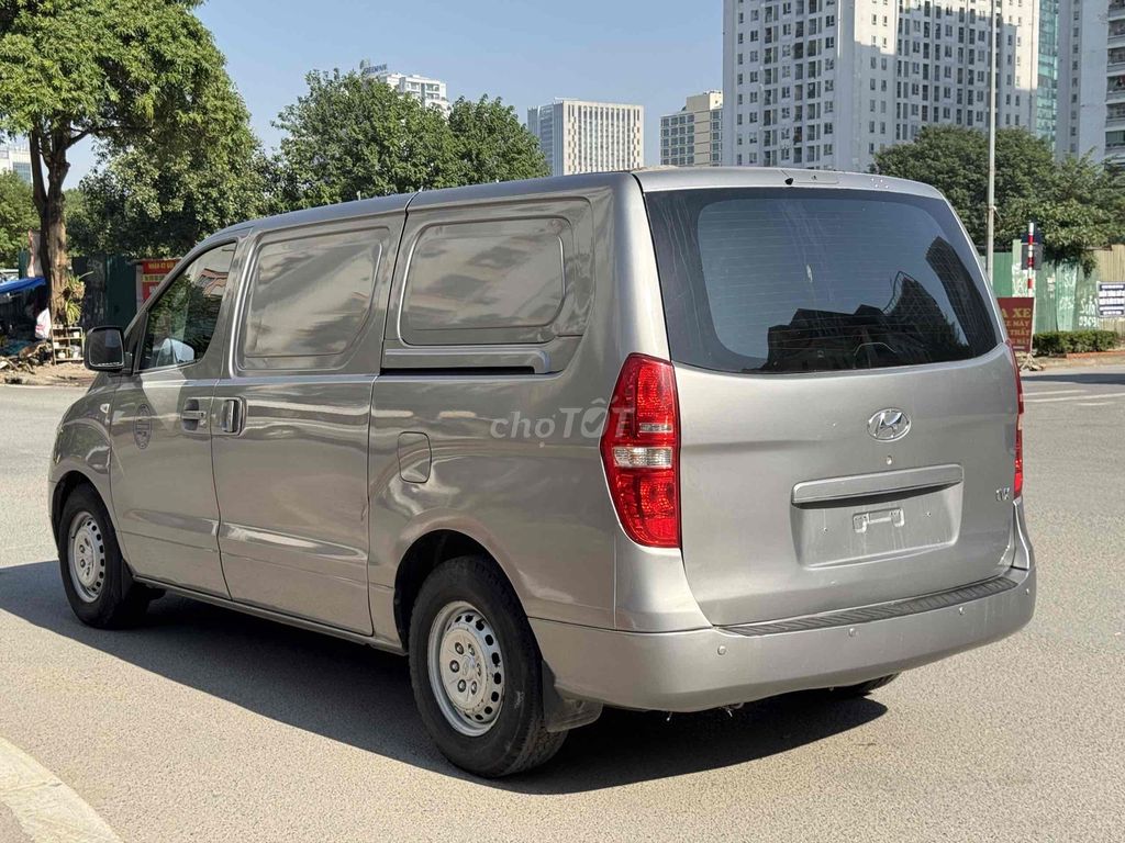 Hyundai Grand Starex 2011 Van 3 chỗ máy dầu AT. Mua bán Ô tô tại Quận Bắc Từ Liêm Hà Nội được đăng bởi Tô Văn Tiến hình 7