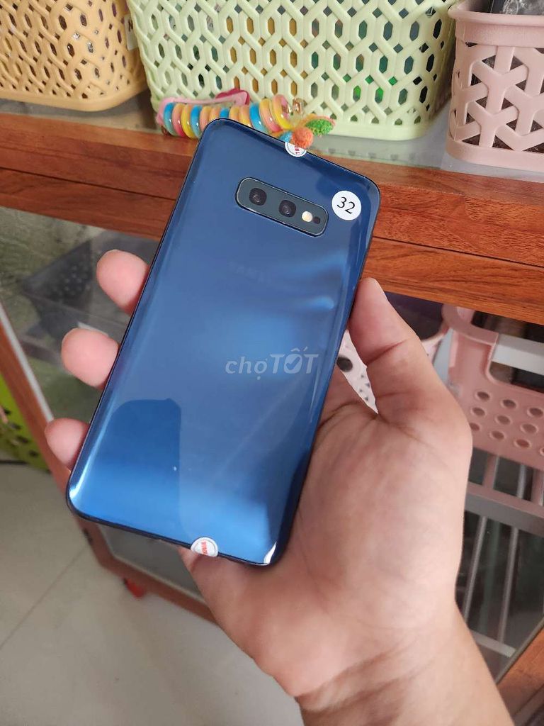 Samsung S10e nhỏ gọn