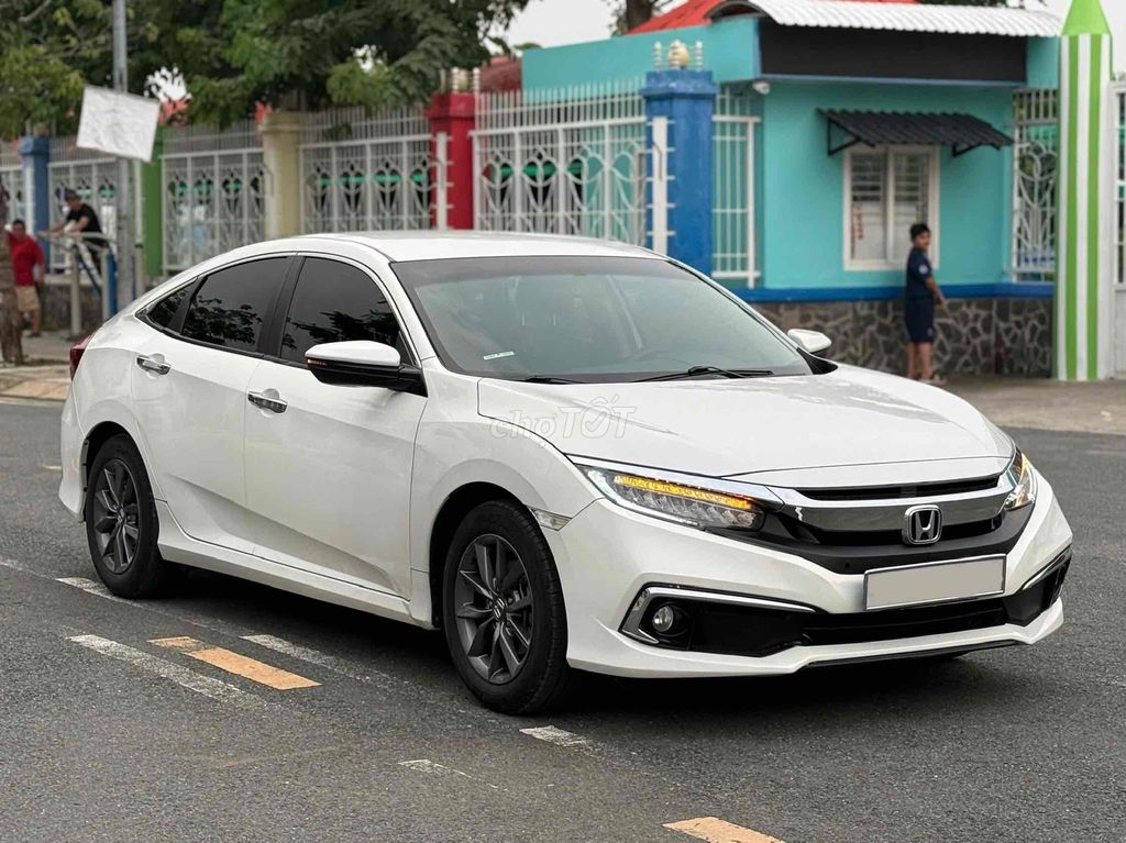 Honda Civic 10-го поколения, версия G, 2021, белый, пробег 90 тыс. км