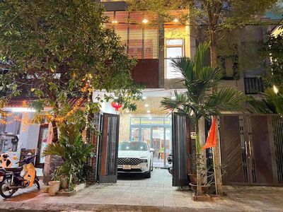 Аренда · 3 комн. · 113 м² · Quận Cẩm Lệ, ул. Đường Cách Mạng Tháng Tám
