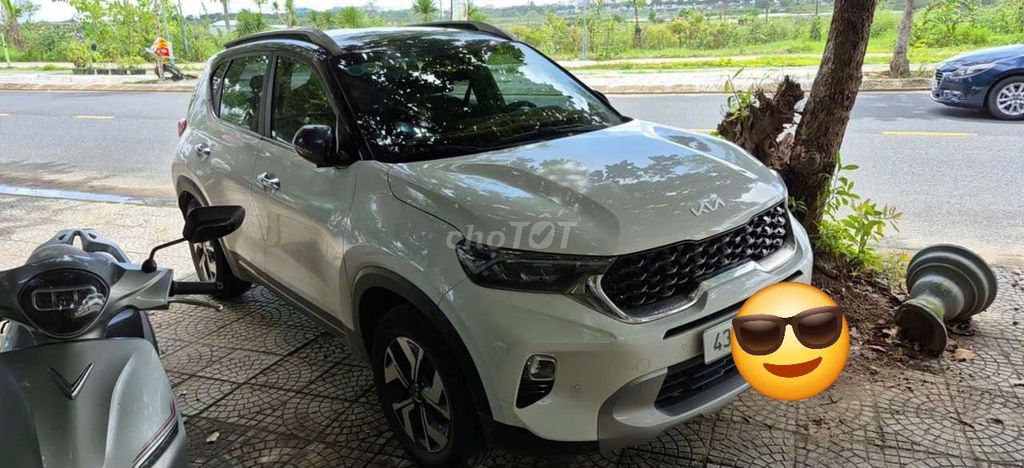 KIA Sonet Luxury 2024 белый 50 тыс. км