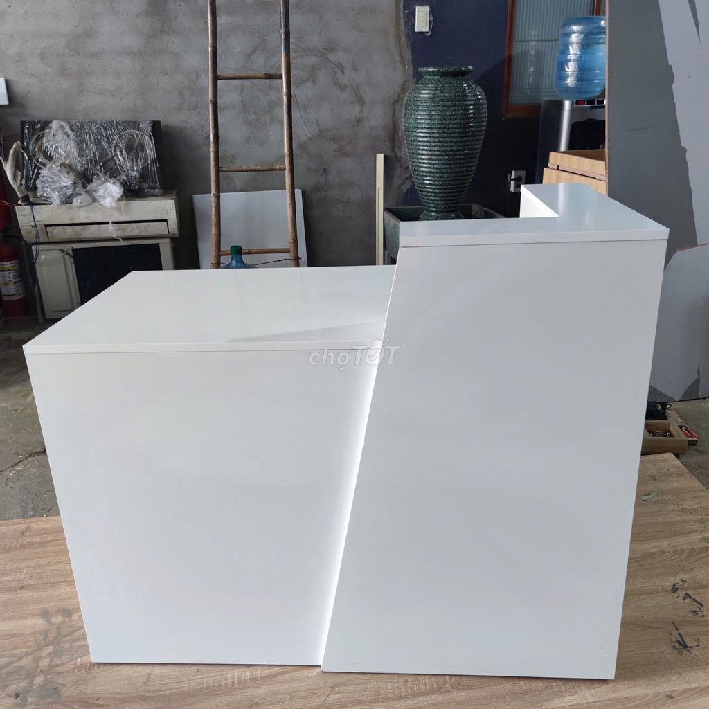 Bàn lễ tân gỗ MDF trắng,quầy lễ tân gỗ MDF mới. Mua bán Đồ chuyên dụng, Giống nuôi trồng tại Thành phố Thủ Đức Tp Hồ Chí Minh được đăng bởi Nội Thất Giá Sĩ Phú Nhàn hình 1