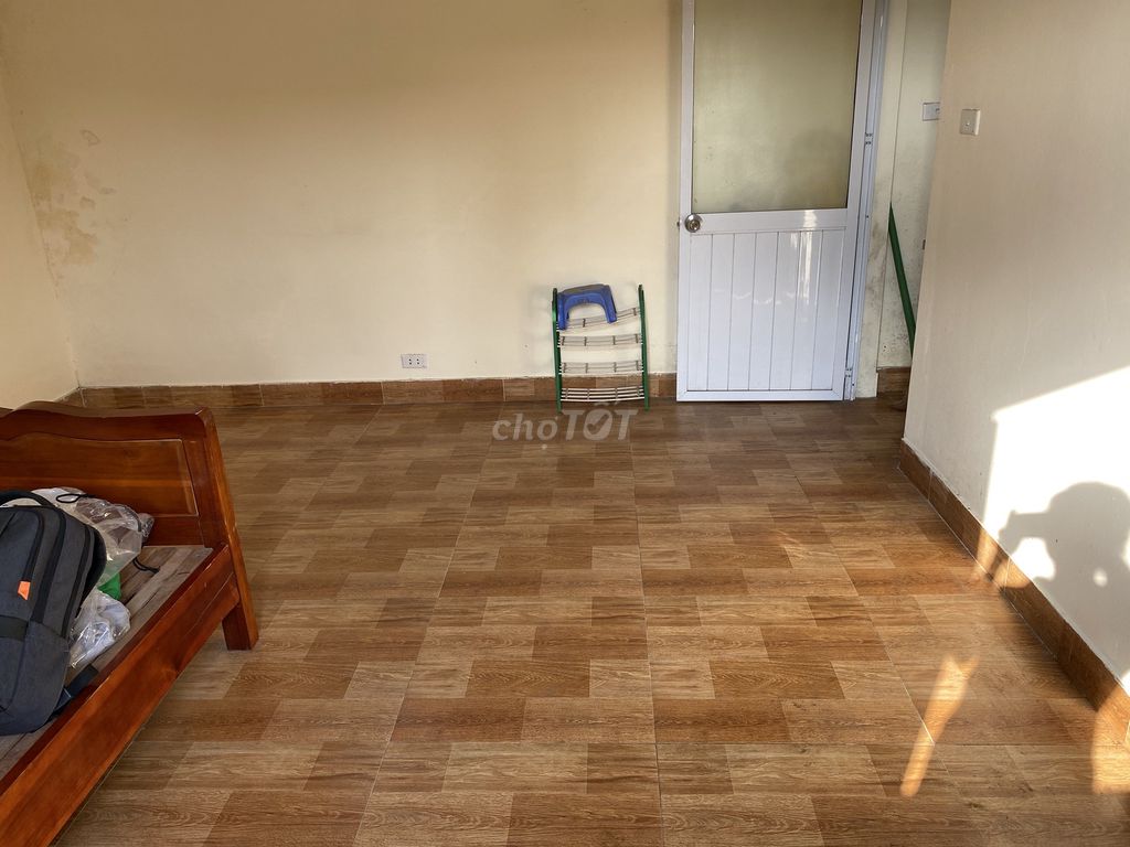 Собственник сдает комнату 22 м² — кондиционер, горячая вода, электричество по бытовому тарифу
