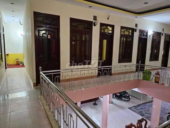 Bán khách sạn trung tâm tp biển quy nhơn, cách biển 35m
