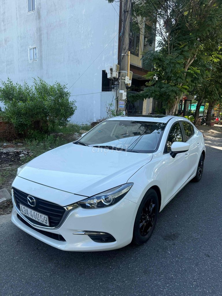 Мазда Мазда 3 2019 Белая автоматическая бензиновая