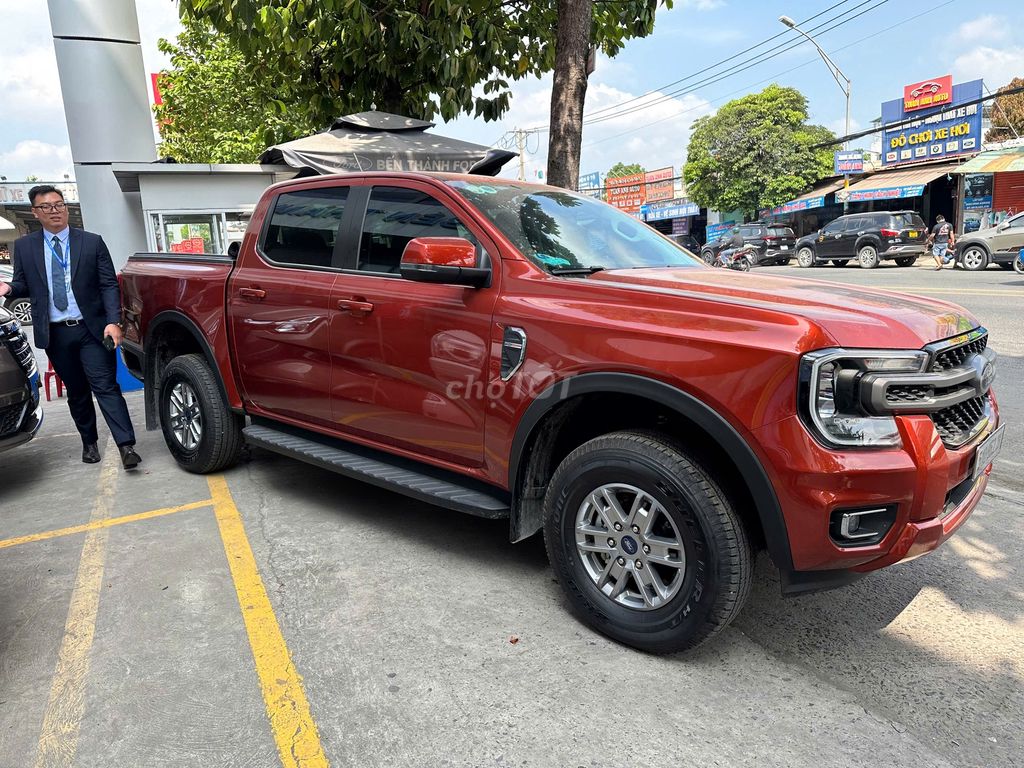 Ford Ranger XLS AT 2022, hỗ trợ vay, bảo hành 2026