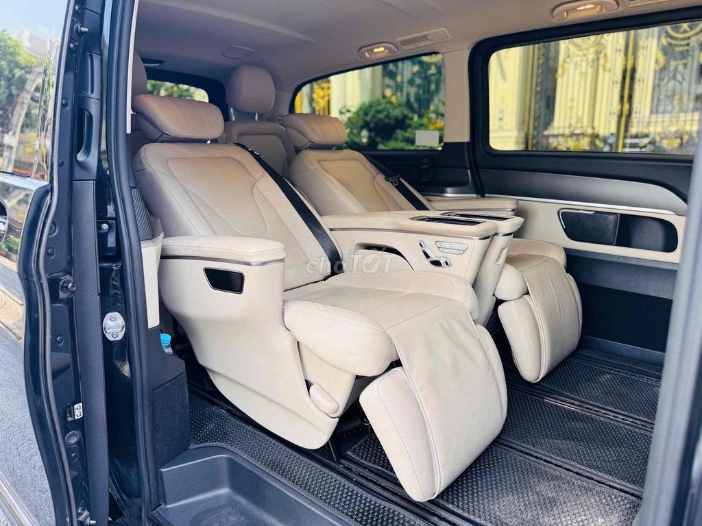 Mercedes Benz V250AMG Model 2023 - Bank 90%. Mua bán Ô tô tại Quận 7 Tp Hồ Chí Minh được đăng bởi PHÁT ĐẠT LUXURY CAR hình 8