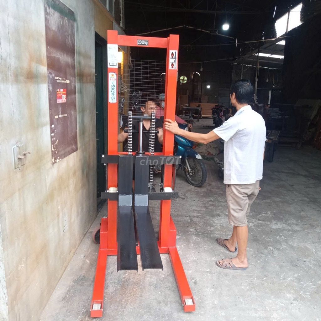 THANH LÝ XẢ KHO DÒNG XE NÂNG TAY CAO 2T 1.6M. Mua bán Đồ chuyên dụng, Giống nuôi trồng tại Huyện Việt Yên Bắc Giang được đăng bởi xenangcongnghiep hình 1