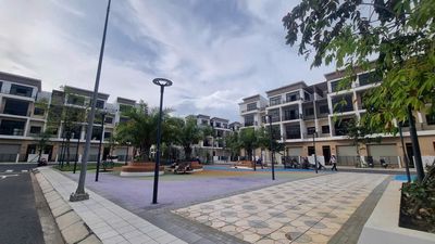 Cho thuê Nhà phố 4 lầu 100m2, đối diện công viên dự án T&T Long Hậu
