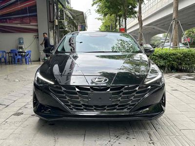 Hyundai Elantra 2022 Đen 2.0 AT lăn bánh 1v km