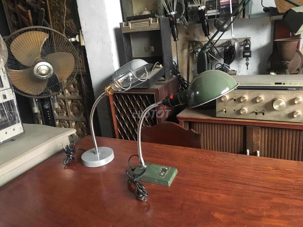 Đèn bàn kim loại chất lượng decor