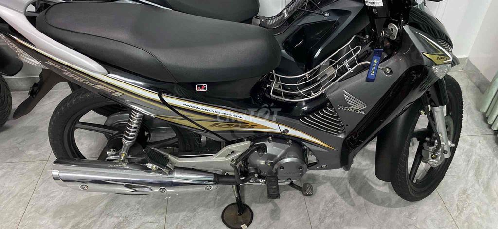 cần bán chiêc xe như hình. Mua bán Xe máy tại Thành phố Sóc Trăng Sóc Trăng được đăng bởi Vinh Luu hình 2