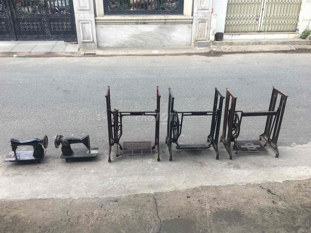 Chân và đầu máy may kim loại trang trí cổ điển