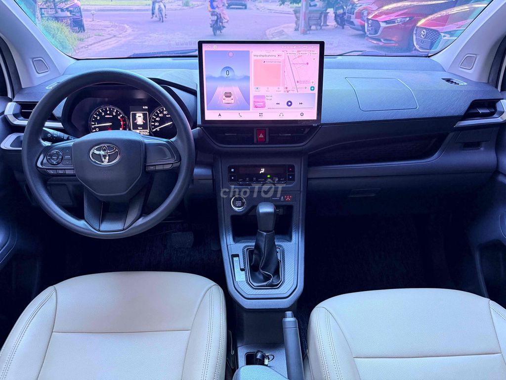 Toyota Avanza 7 chỗ số tự động màu Trắng