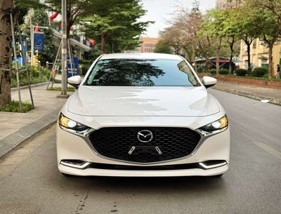 Mazda 3 1.5 Luxury 2022, 9000 km.