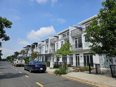 Nhà phố Phúc An City 5x15 _đã có sổ_giá tốt 2,1 tỷ. Mua bán nhà ở tại Huyện Đức Hòa Long An được đăng bởi Vũ Quỳnh Anh