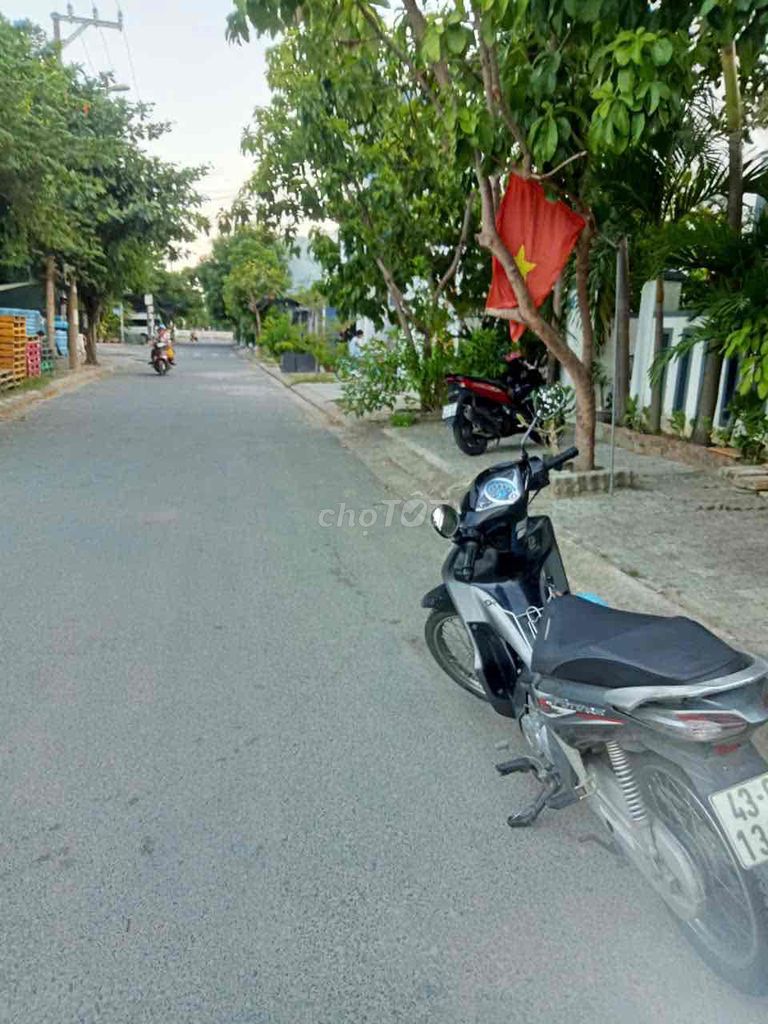 chủ cần bán đất đường Nguyễn Hàm Ninh lô sạch đẹp- Hoà Xuân