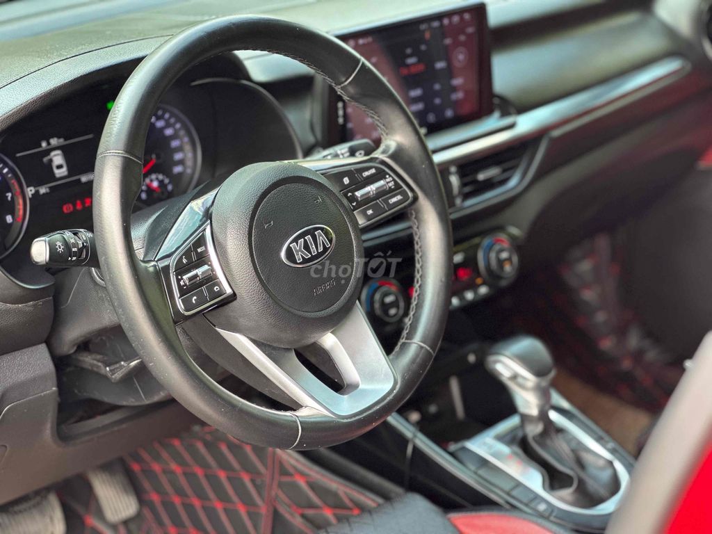Kia Cerato 2019 Premium 2.0 Бензин 100 тыс. км Красный
