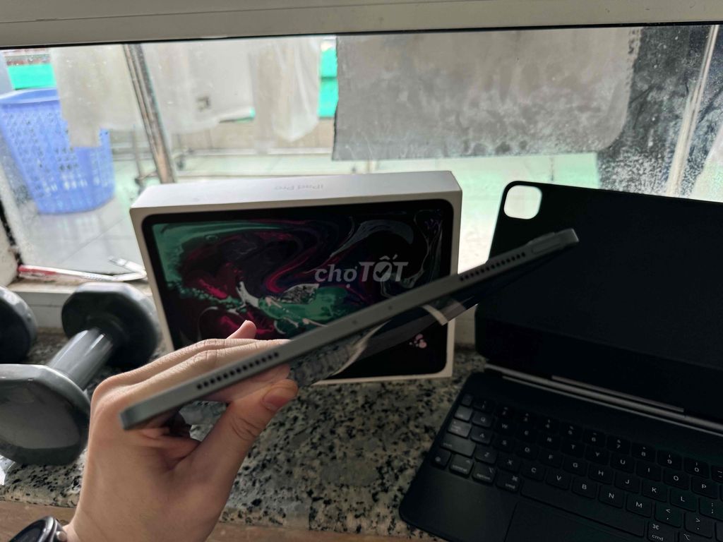 Cần bán combo ipad và bàn phím