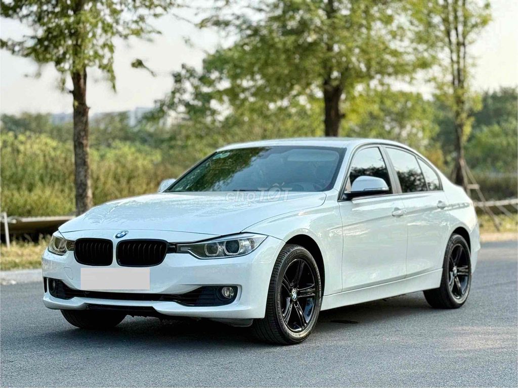 BMW 320i sản xuất 2012 một chủ từ mới