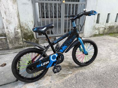 xe đạp bé trai từ 4-6 tuổi. Mua bán Xe đạp tại Thành phố Huế Thừa Thiên Huế được đăng bởi Biên