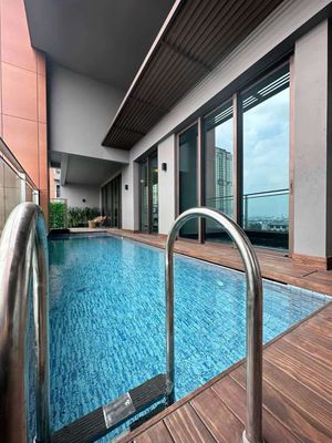 Define 4 phòng ngủ , 325m2, hồ bơi riêng, thang máy riêng