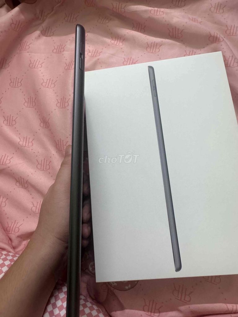 Ít sử dụng bán Ipad Gen 9 . hết bảo hành Pin 88%. Mua bán Máy tính bảng tại Quận Cẩm Lệ Đà Nẵng được đăng bởi Lê Hồng Thanh hình 1