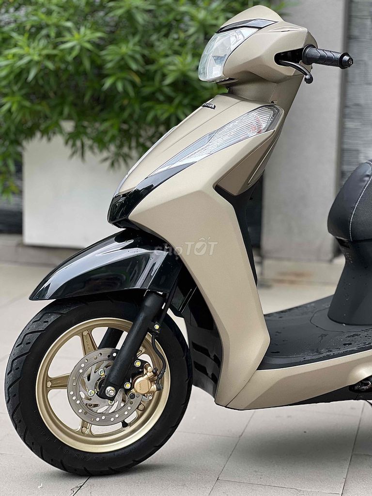 Honda Lead 125 2015 золото, хошиминские номера, 1 владелец