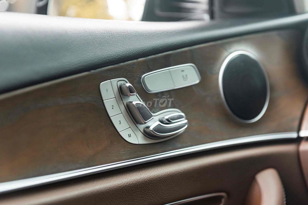 Mercedes E200 Model 2020 - Đen Nâu - 62.000 km. Mua bán Ô tô tại Quận 7 Tp Hồ Chí Minh được đăng bởi Thật Nguyễn LongAnh Auto hình 11