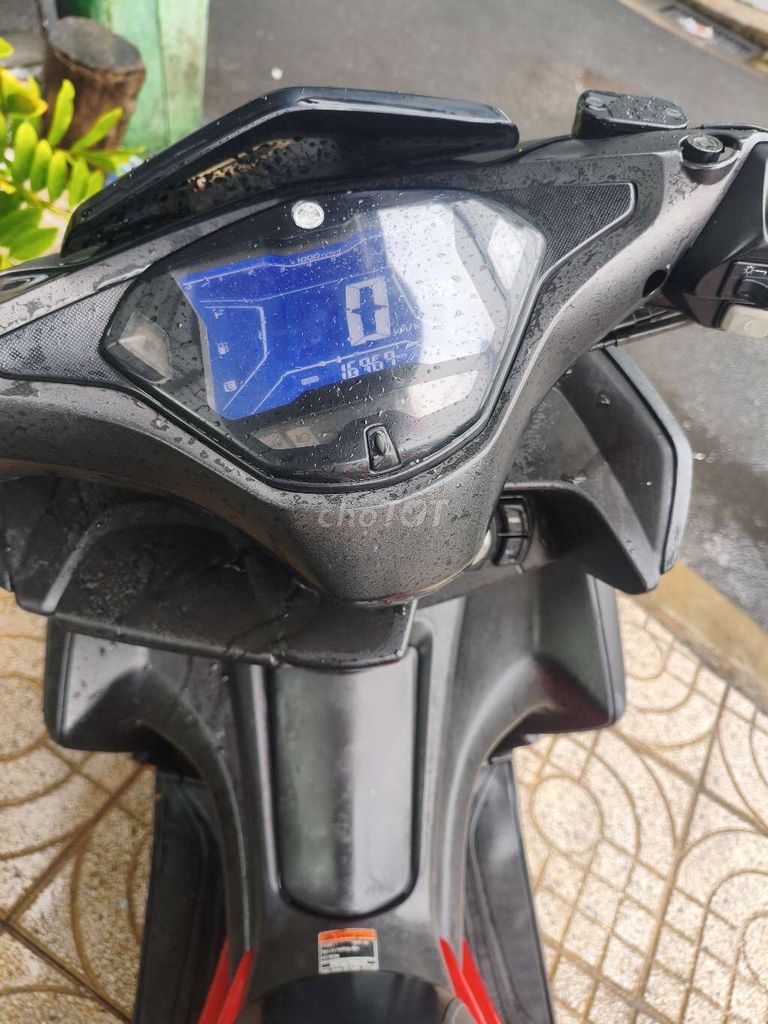 Yamaha NVX 125 ABS черный с красным 17000 км