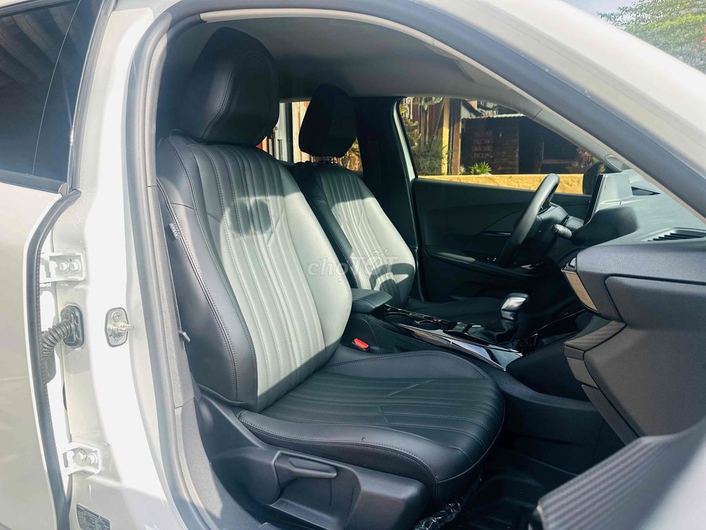 💯PEUGEOT 2008GT-Line TRẮNG 2023 CỰC ĐẸP. Mua bán Ô tô tại Thành phố Thủ Đức Tp Hồ Chí Minh được đăng bởi Hứa Bửu hình 8