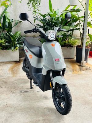 Xe máy điện Yadea Vekoo Xám