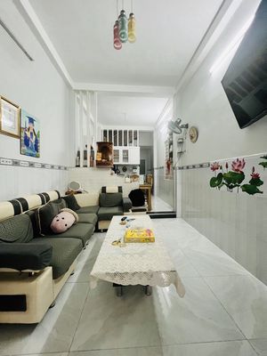 Cạnh chợ Thủ Đức không ngập 50m2 căn góc 3 tầng cho thuê 9tr/ tháng