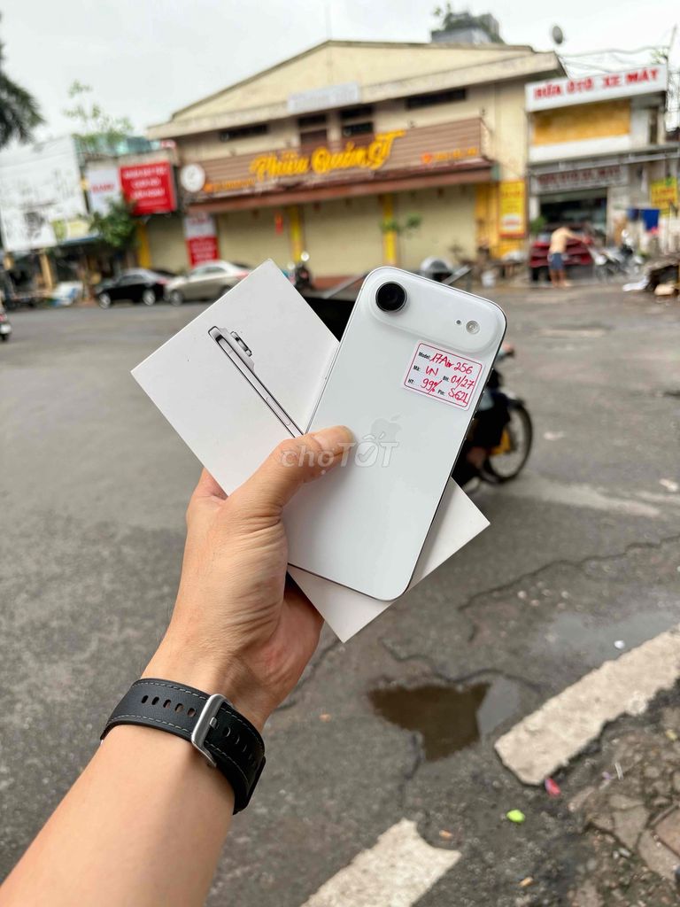 Apple iPhone 17 Air 256GB Trắng Sạc 60L bh 1/2027. Mua bán Điện thoại tại Quận Đống Đa Hà Nội được đăng bởi Quý Hoàng hình 1