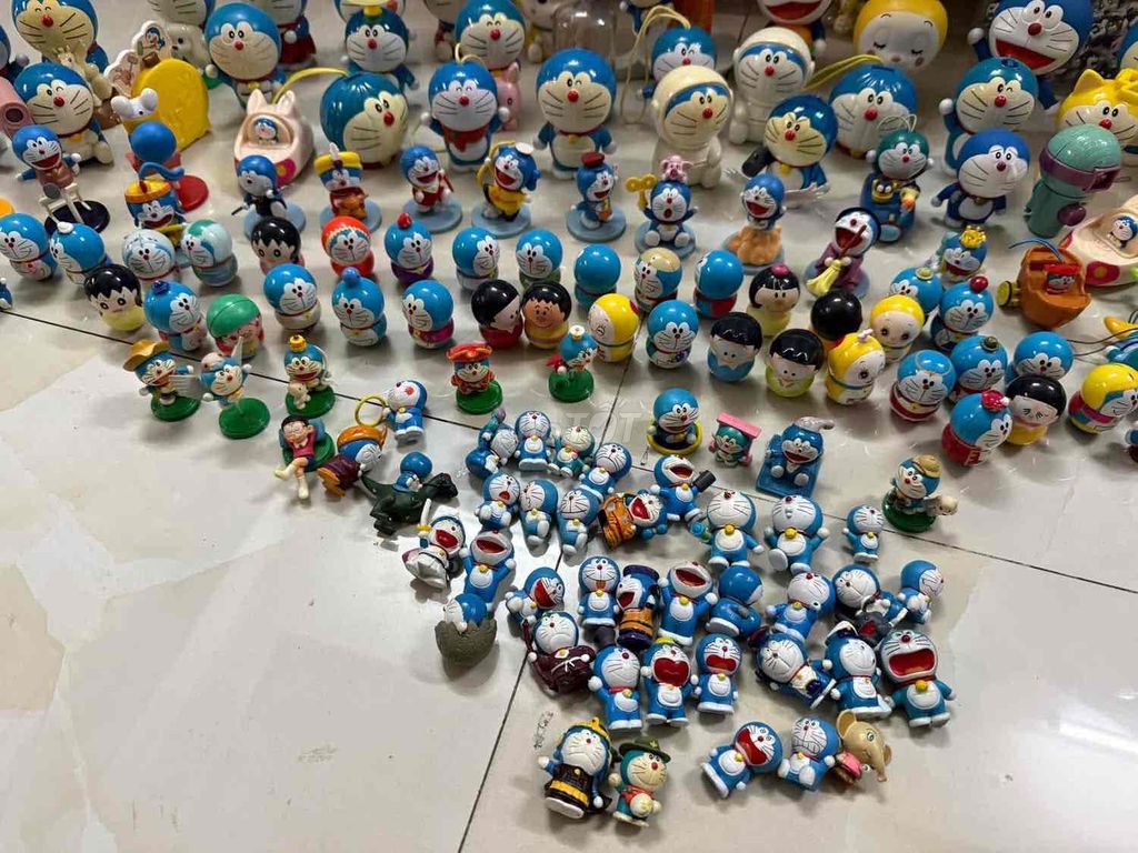 150 tượng doraemon lớn nhỏ