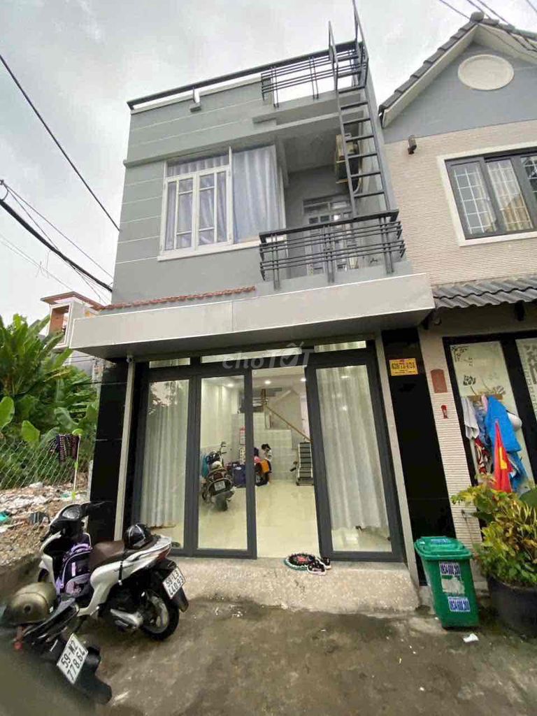 nhà đẹp ở ngay giáp tân phú