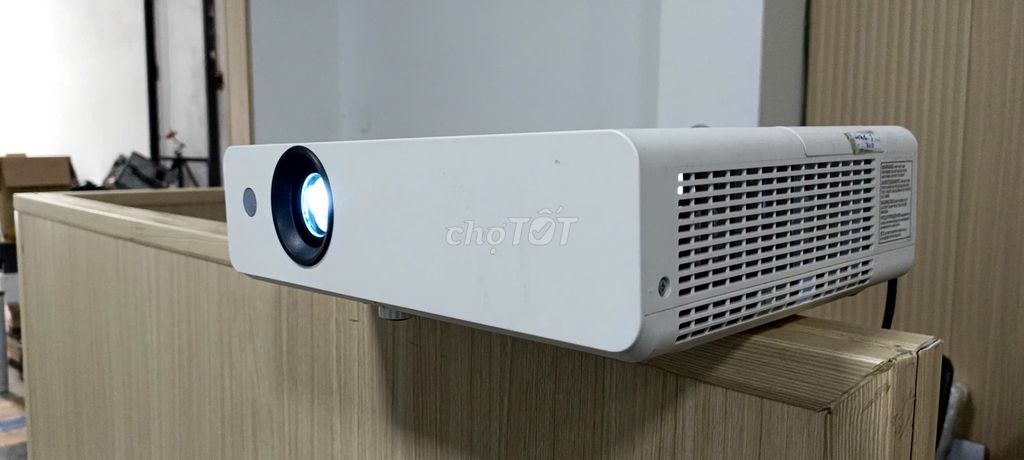 Máy chiếu bóng đá Sony DX 241 chất lượng 90%. Mua bán Đồ dùng văn phòng tại Quận Hải Châu Đà Nẵng được đăng bởi Lương Phước Hữu hình 1